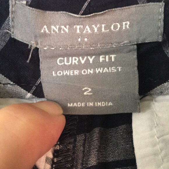 ☀️ EUC Ann Taylor “Curvy Fit” Ladies Shorts - Picture 6 of 6